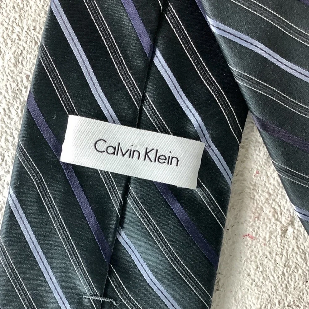 Calvin Klein Mens Silk Necktie Green Navy Blue Striped Formal Business Tie